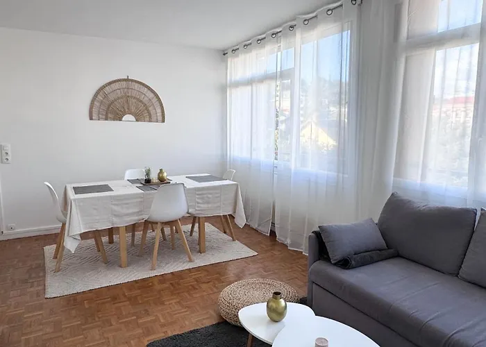 Vue Parc Montjuzet Avec Garage كليرمونت-فيراند